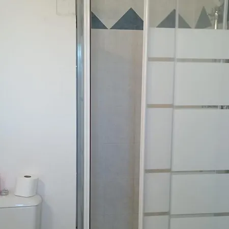 Duplex Lumineux Avec Parking Et Wi-fi Offert Lejlighed